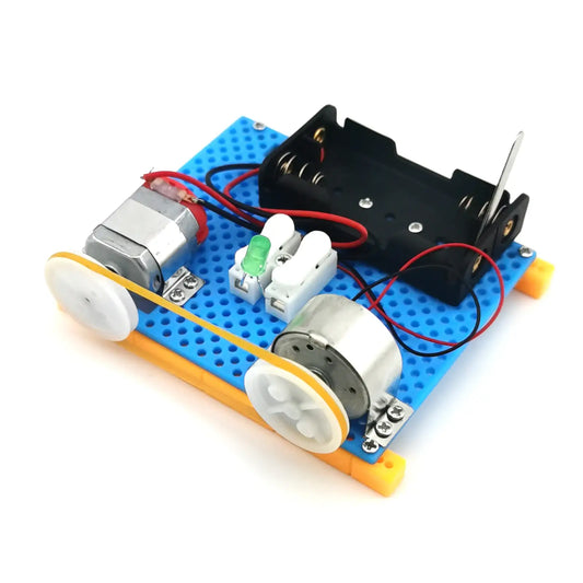 Mini electric generator model with two motors, battery holder, and wheels on a blue base, designed for STEM projects.